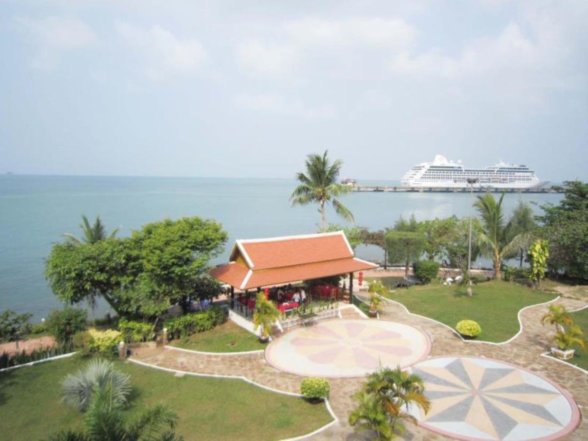 New Beach Hotel And Restaurant Sihanoukville Exterior photo